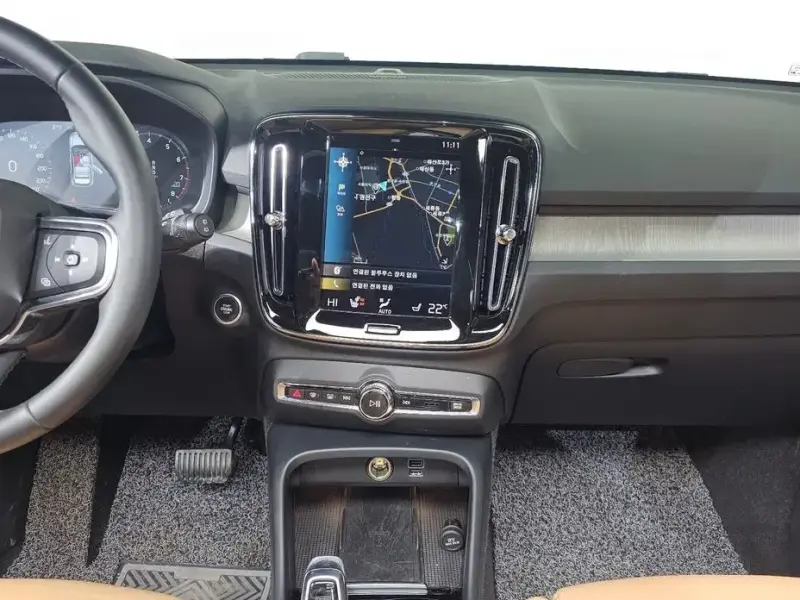2022 Volvo XC40 с пробегом 34 147 км