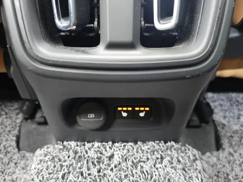 2022 Volvo XC40 с пробегом 34 147 км