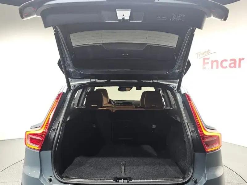 2022 Volvo XC40 с пробегом 34 147 км