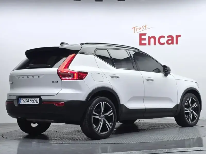 2020 Volvo XC40 с пробегом 49 623 км