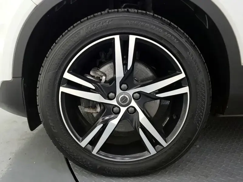 2020 Volvo XC40 с пробегом 49 623 км