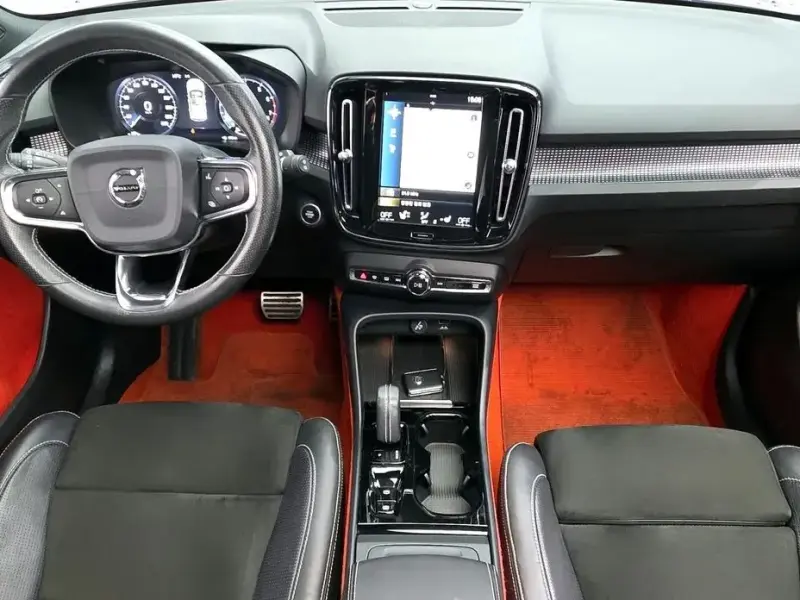 2020 Volvo XC40 с пробегом 49 623 км