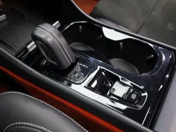 2020 Volvo XC40 с пробегом 49 623 км