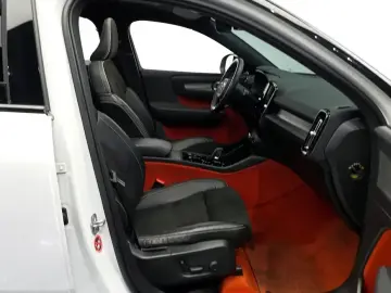 2020 Volvo XC40 с пробегом 49 623 км