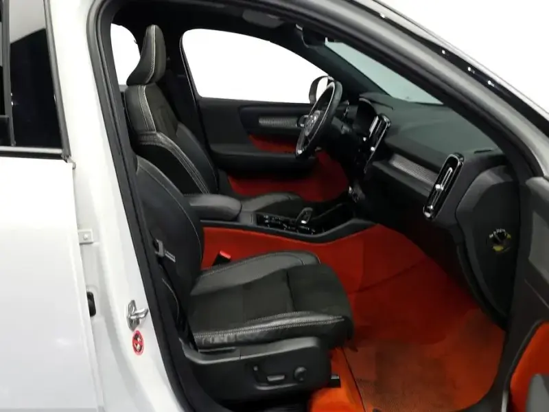 2020 Volvo XC40 с пробегом 49 623 км