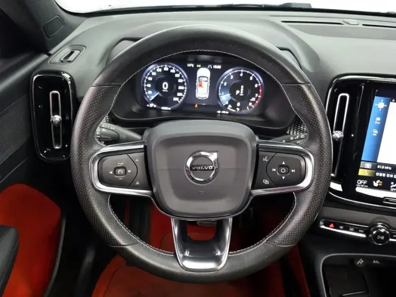 2020 Volvo XC40 с пробегом 49 623 км