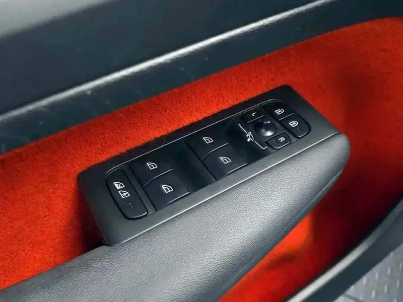 2020 Volvo XC40 с пробегом 49 623 км