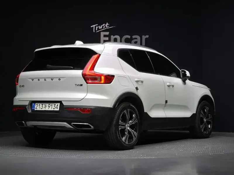 2020 Volvo XC40 с пробегом 56 631 км