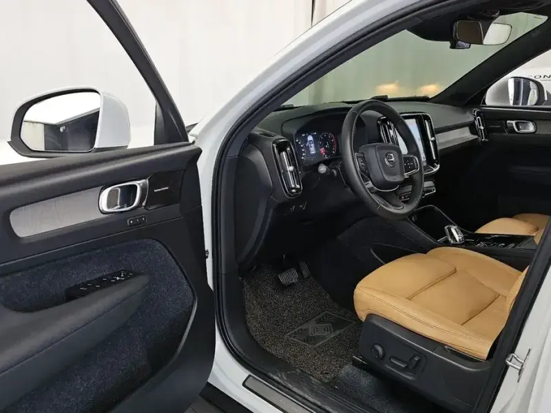 2020 Volvo XC40 с пробегом 56 631 км