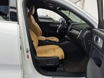 2020 Volvo XC40 с пробегом 56 631 км