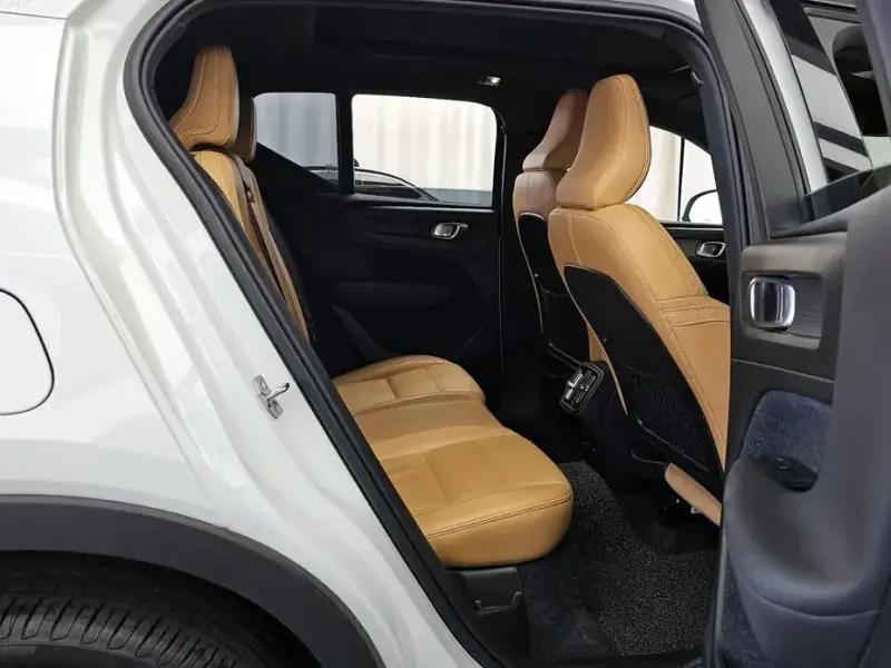 2020 Volvo XC40 с пробегом 56 631 км
