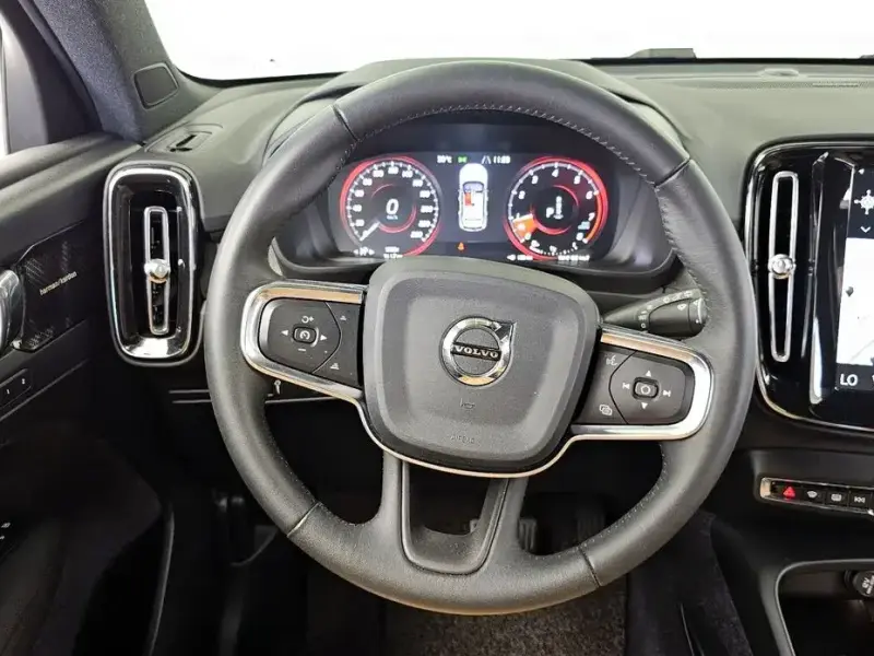 2020 Volvo XC40 с пробегом 56 631 км