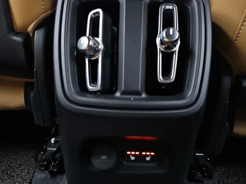 2020 Volvo XC40 с пробегом 56 631 км