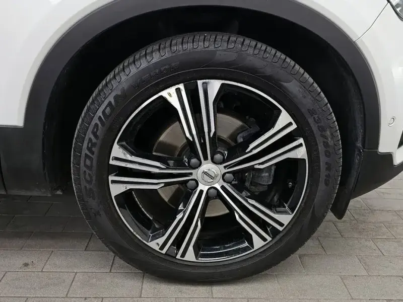 2020 Volvo XC40 с пробегом 56 631 км