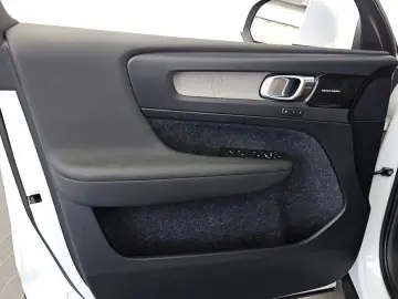 2020 Volvo XC40 с пробегом 56 631 км