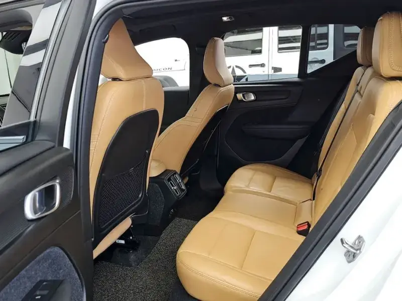 2020 Volvo XC40 с пробегом 56 631 км