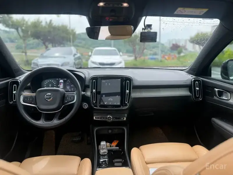 2020 Volvo XC40 с пробегом 61 727 км