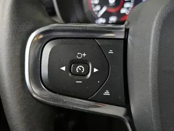 2020 Volvo XC40 с пробегом 56 631 км