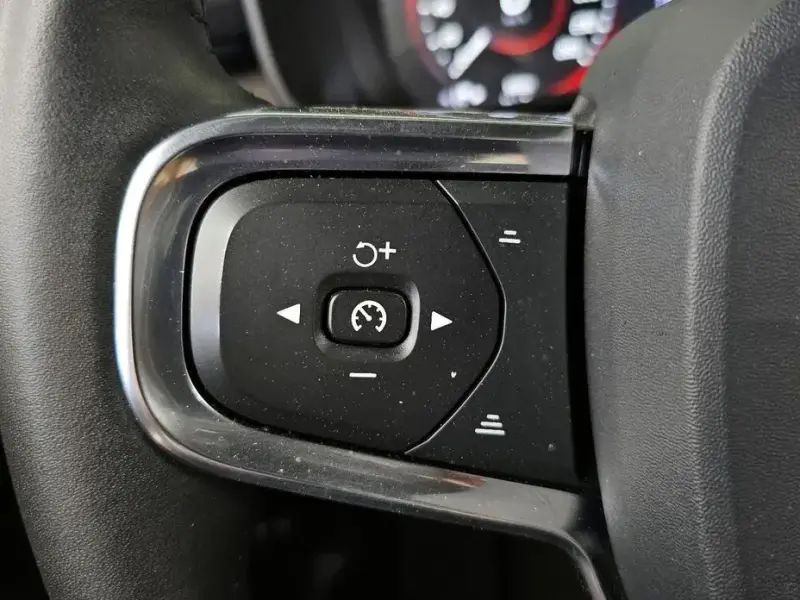 2020 Volvo XC40 с пробегом 56 631 км