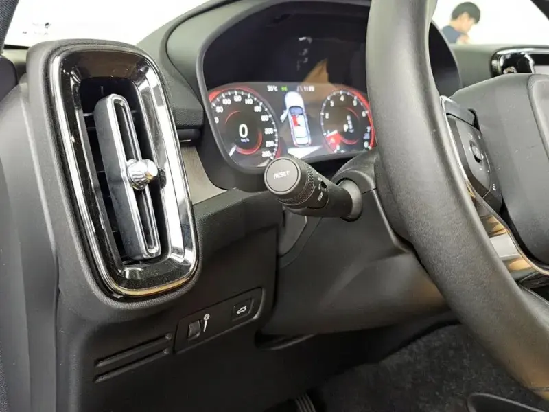 2020 Volvo XC40 с пробегом 56 631 км