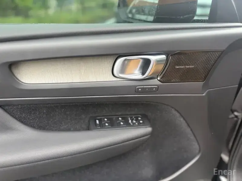 2020 Volvo XC40 с пробегом 61 727 км