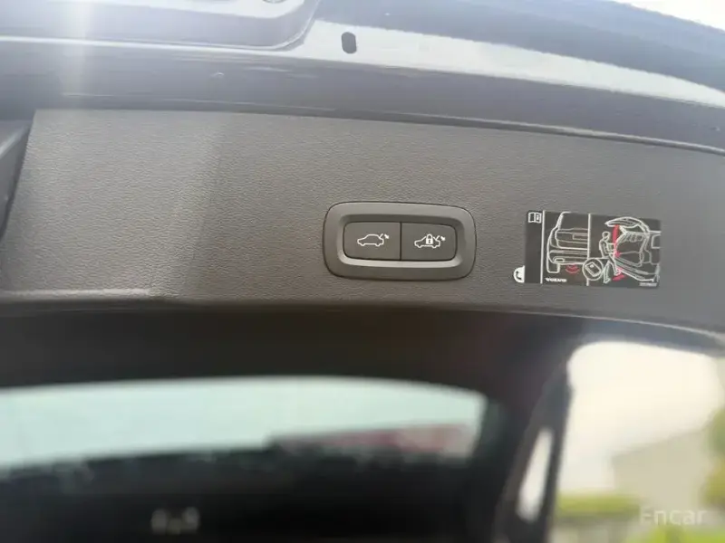 2020 Volvo XC40 с пробегом 61 727 км