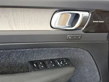 2020 Volvo XC40 с пробегом 56 631 км