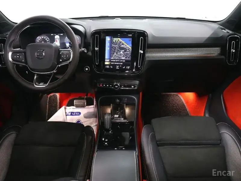 2020 Volvo XC40 с пробегом 40 117 км