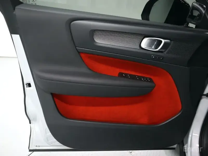 2020 Volvo XC40 с пробегом 40 117 км