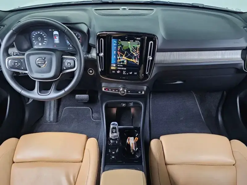 2021 Volvo XC40 с пробегом 31 037 км
