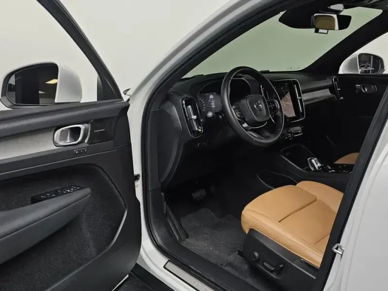 2021 Volvo XC40 с пробегом 31 037 км