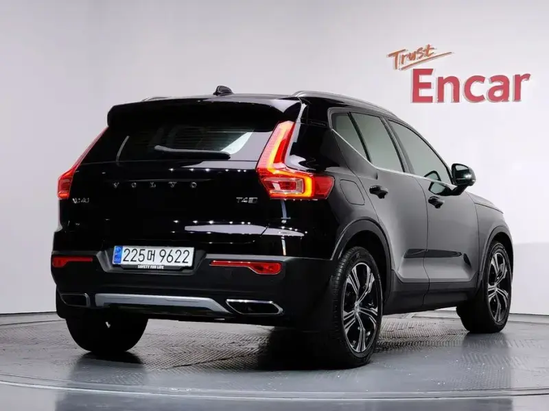 2020 Volvo XC40 с пробегом 81 210 км