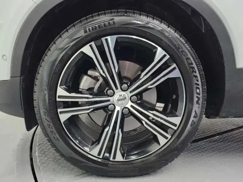 2019 Volvo XC40 с пробегом 25 367 км