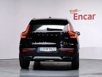 2020 Volvo XC40 с пробегом 81 210 км