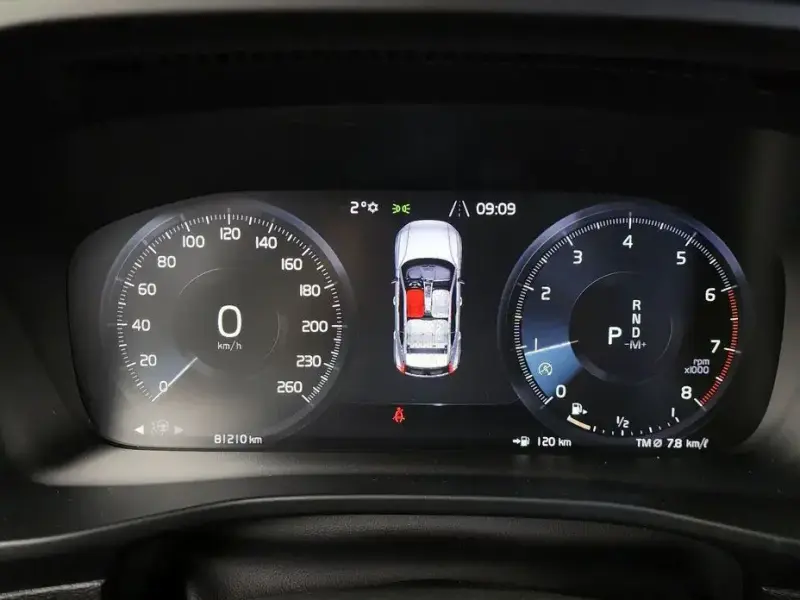 2020 Volvo XC40 с пробегом 81 210 км
