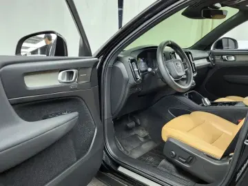 2020 Volvo XC40 с пробегом 81 210 км
