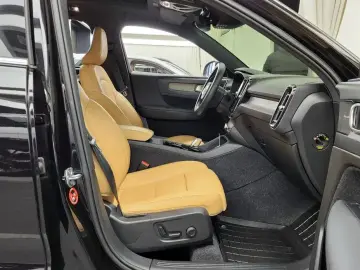 2020 Volvo XC40 с пробегом 81 210 км