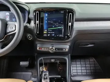 2020 Volvo XC40 с пробегом 81 210 км