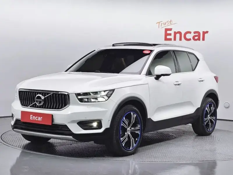 2021 Volvo XC40 с пробегом 32 099 км