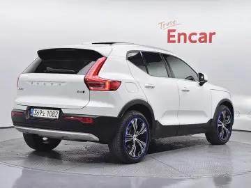 2021 Volvo XC40 с пробегом 32 099 км