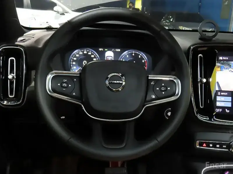 2021 Volvo XC40 с пробегом 31 743 км
