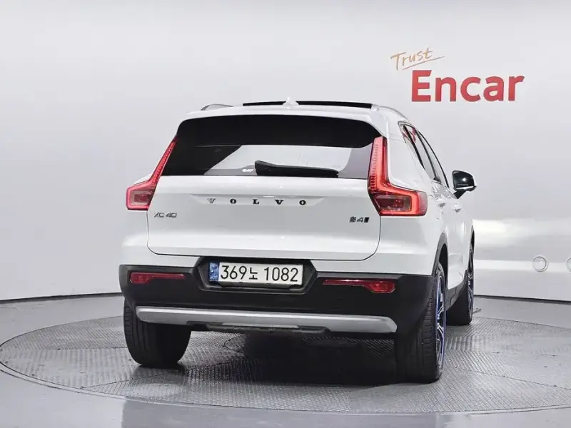 2021 Volvo XC40 с пробегом 32 099 км