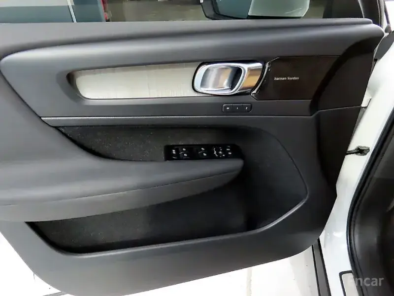 2021 Volvo XC40 с пробегом 31 743 км