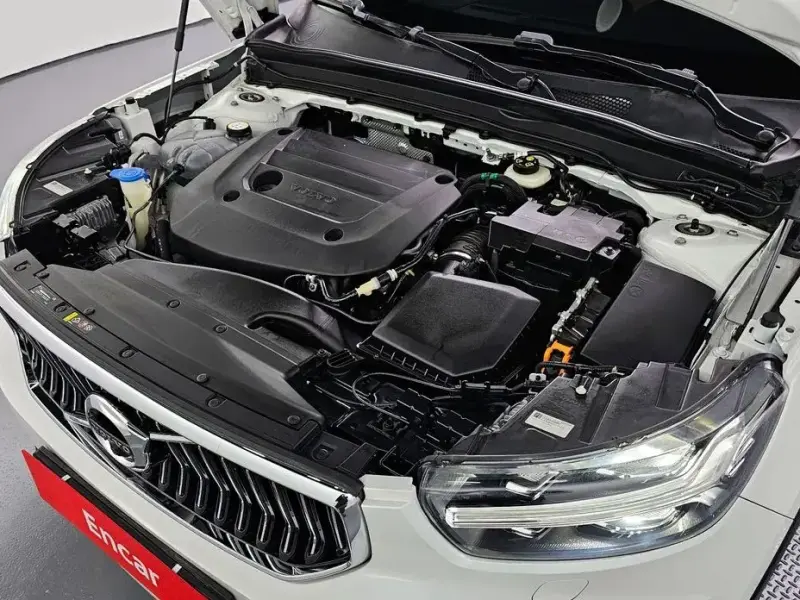 2021 Volvo XC40 с пробегом 32 099 км