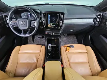 2021 Volvo XC40 с пробегом 32 099 км