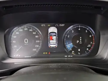 2021 Volvo XC40 с пробегом 32 099 км