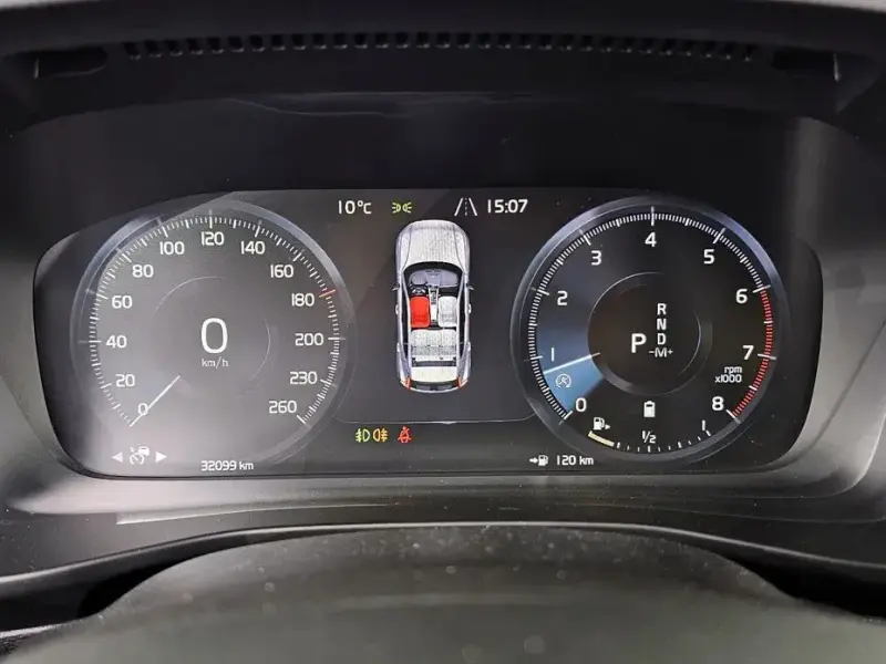 2021 Volvo XC40 с пробегом 32 099 км