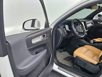 2021 Volvo XC40 с пробегом 32 099 км