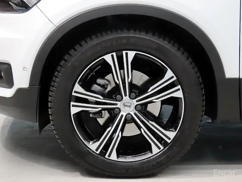 2021 Volvo XC40 с пробегом 31 743 км