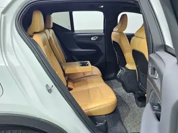 2021 Volvo XC40 с пробегом 32 099 км